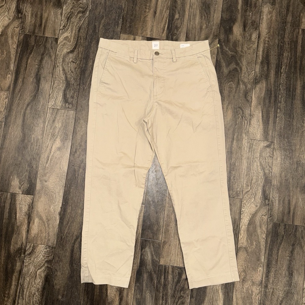 Gap Essential Khaki Straight Taper Fit Men's Size 32x30 Beige Casual Preppy